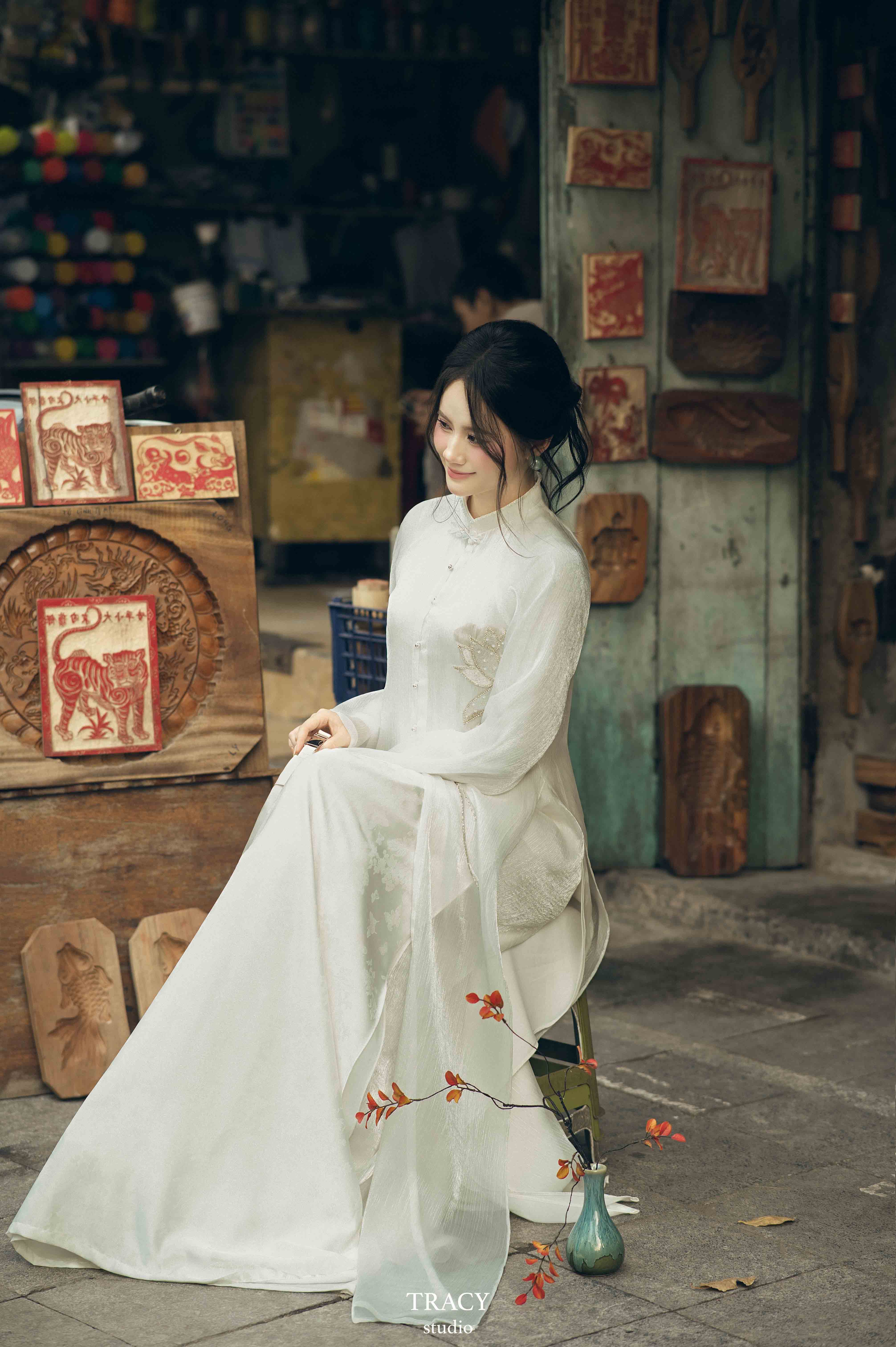 frontend/img/gallery/anh-tet-yem-ao-dai/tracy-studio-chup-ao-dai-pho-khuon (2).jpg